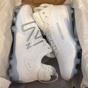 New Balance Freeze LX v4 Lacrosse Cleats, White & Polar Blue, Men’s 10.5 Wide.